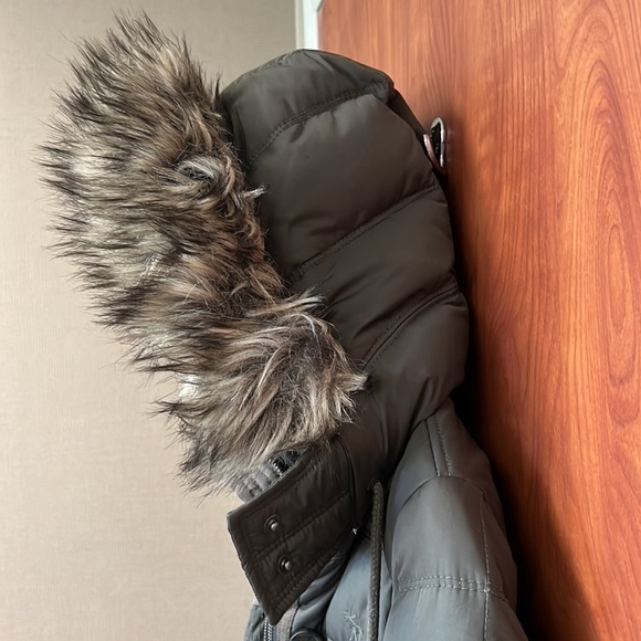 Abercrombie and Fitch puffer jacket small - Picture 3 of 16